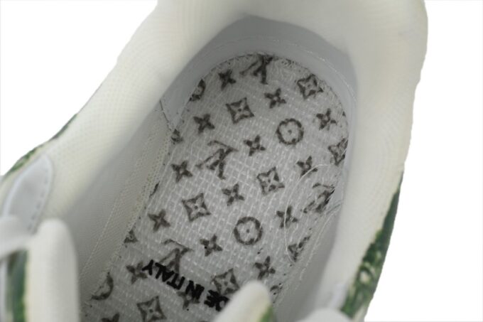 Louis Vuitton Trainer Green - Image 3