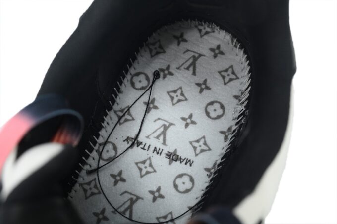 Louis Vuitton Trainer White Black - Image 4