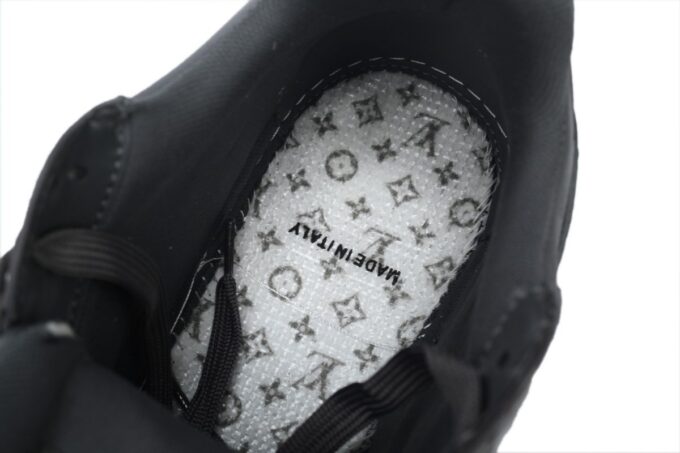 Louis Vuitton Trainer - Image 2