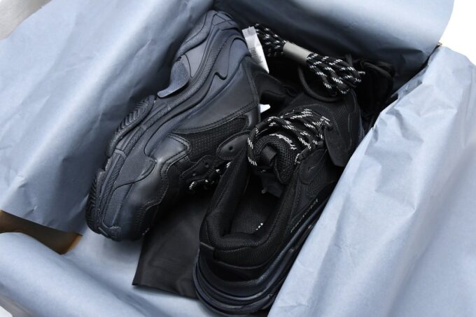 Balenciaga Triple S Black - Image 4