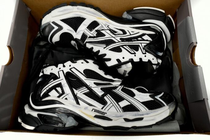 Balenciaga Runner Black White - Image 4