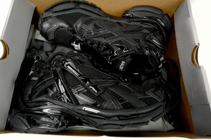 Balenciaga Runner Black - Image 4