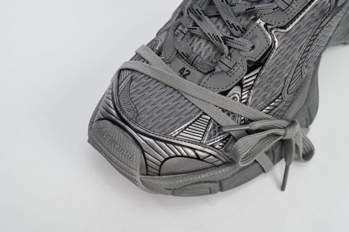 Balenciaga 3XL Silver Grey - Image 3