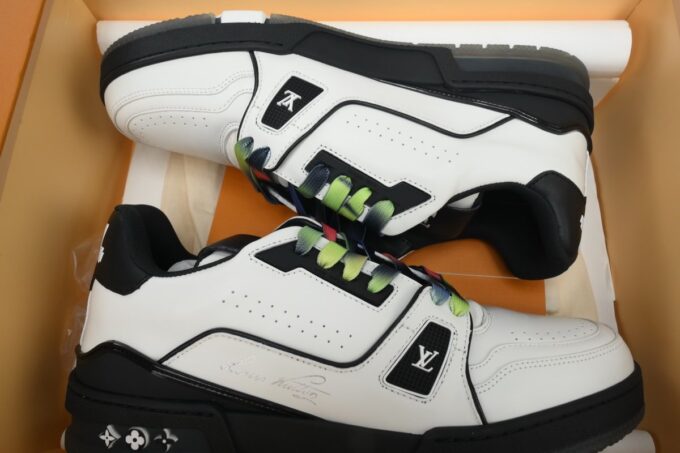 Louis Vuitton Trainer White Black - Image 7