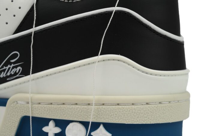 Louis Vuitton Trainer Black White - Image 10