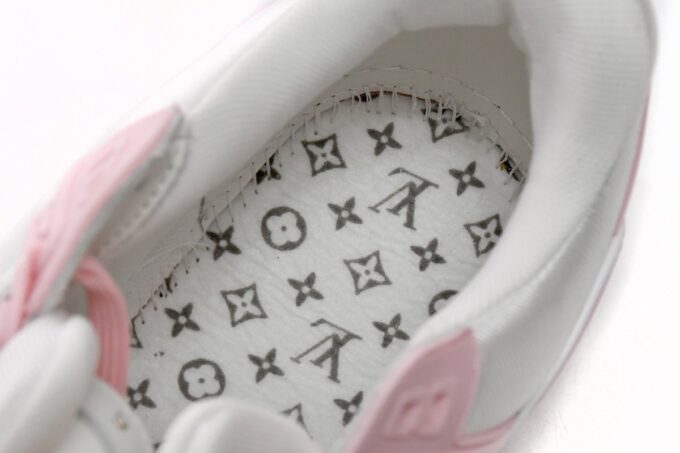 Louis Vuitton Trainer Rose Pink - Image 11