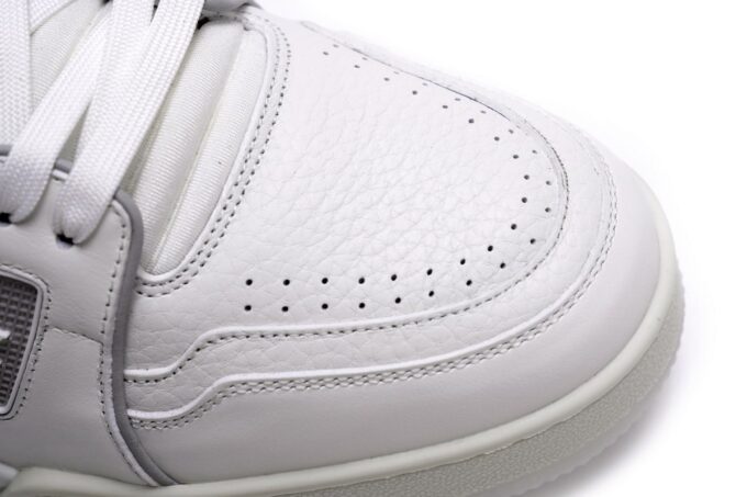 Louis Vuitton Trainer - Image 10