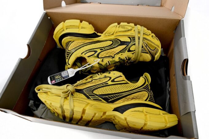 Balenciaga 3XL Black Yellow - Image 10