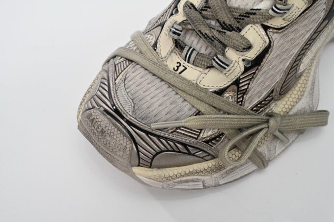 Balenciaga 3XL Black White Gold - Image 12