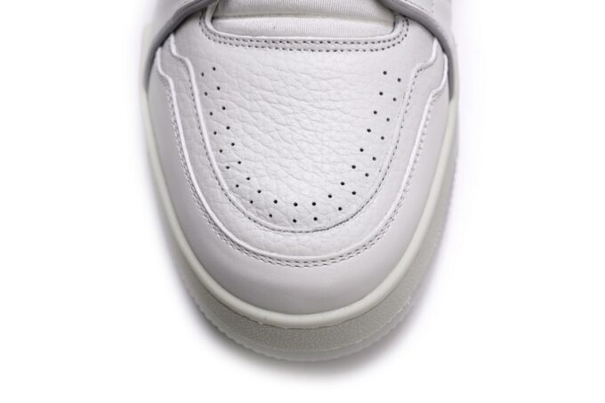 Louis Vuitton Trainer - Image 12