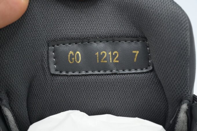 Louis Vuitton Trainer - Image 12