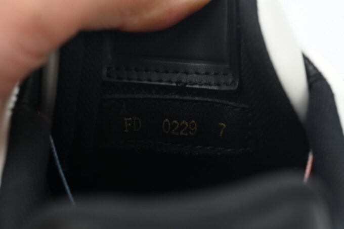Louis Vuitton Trainer White Black - Image 12