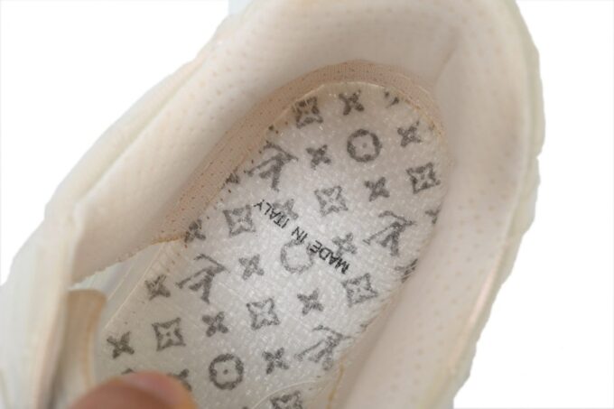 Louis Vuitton Trainer Monogram - Image 10