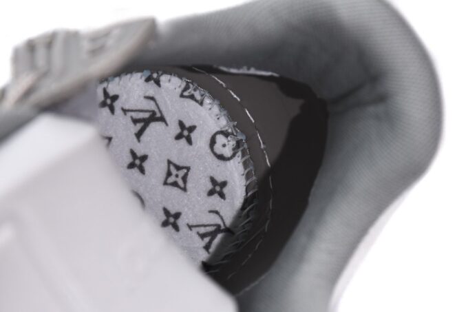Louis Vuitton Trainer Grey White - Image 30
