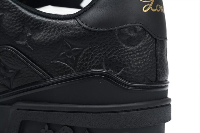 Louis Vuitton Trainer - Image 12