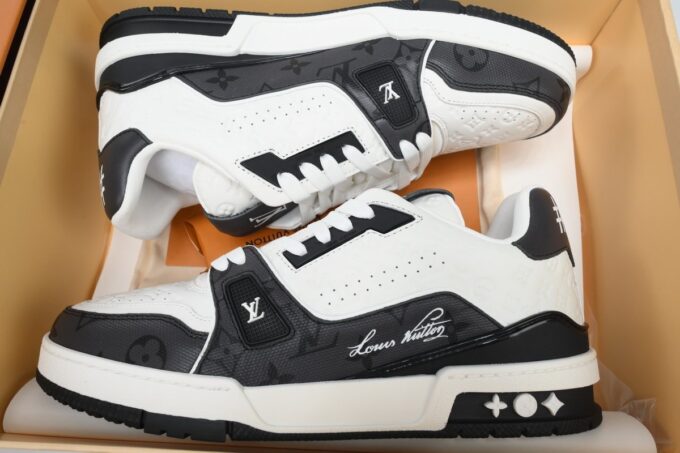 Louis Vuitton Trainer Black White - Image 12